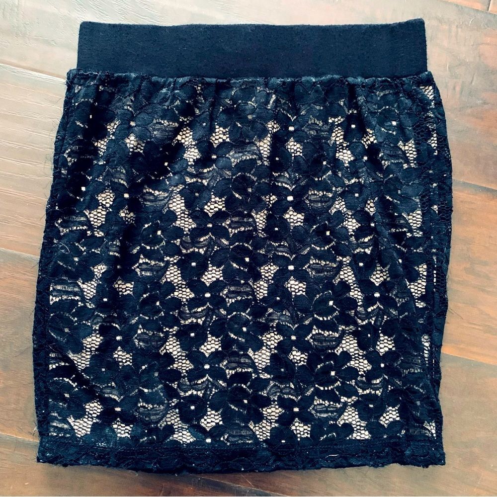 Forever 21 Black & Nude Lace Mini Pencil Skirt | Size: S